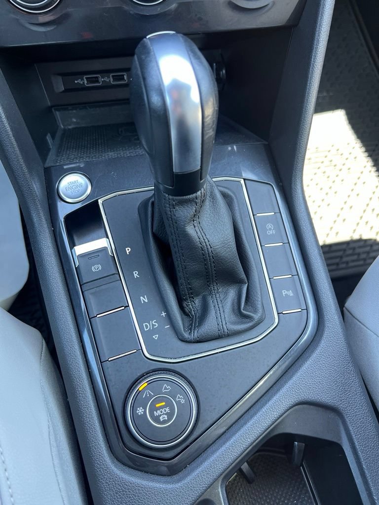 Used 2020 Volkswagen Tiguan SE R-Line AWD/4WD image 30