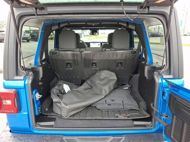 Used 2025 Jeep Wrangler Sport S image 30