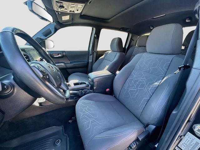 Used 2017 Toyota Tacoma TRD Off-Road w/ Premium & Technology Package AWD/4WD image 21