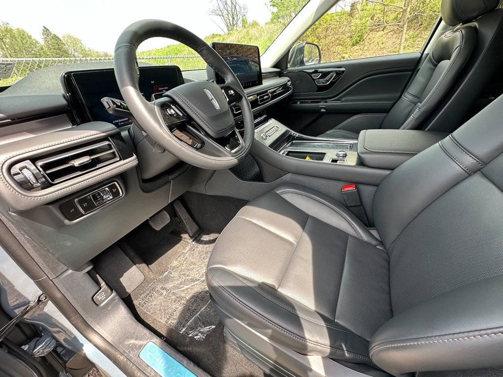 New 2026 Lincoln Aviator AWD image 16