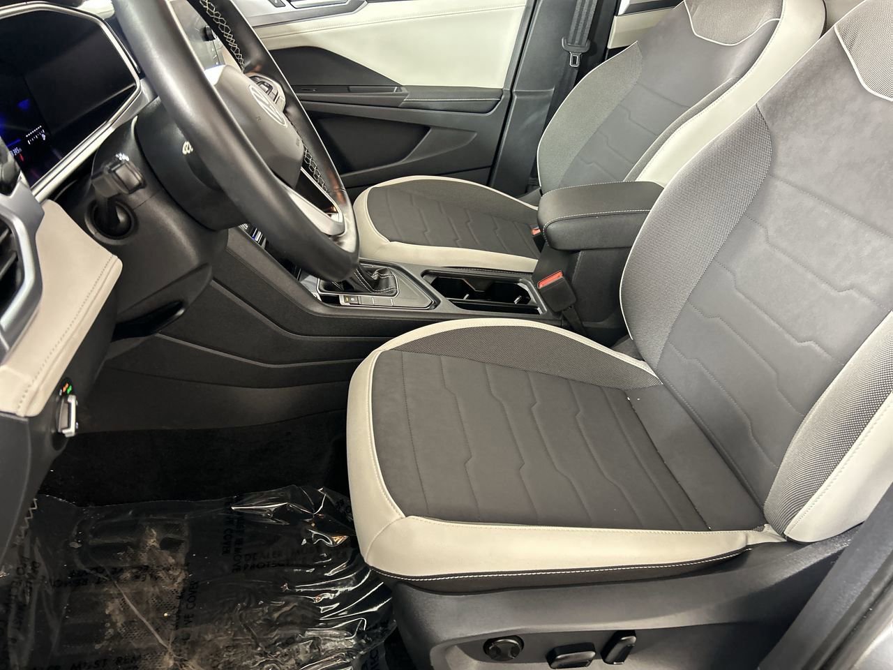 Used 2025 Volkswagen Taos SE image 20