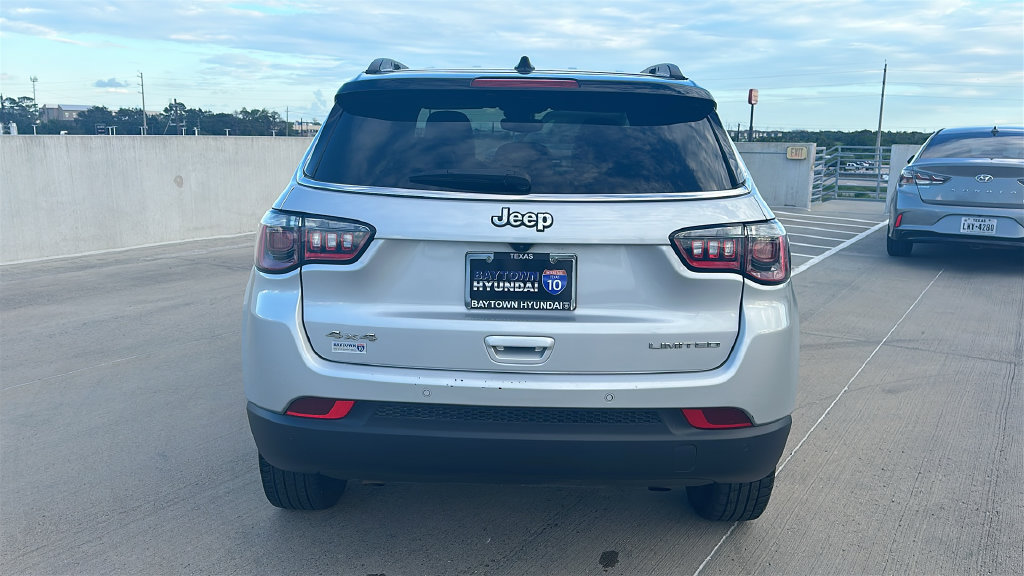 Used 2025 Jeep Compass Limited AWD/4WD image 11
