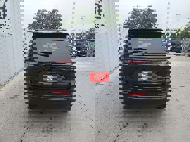 New 2025 Jeep Grand Cherokee Altitude image 23