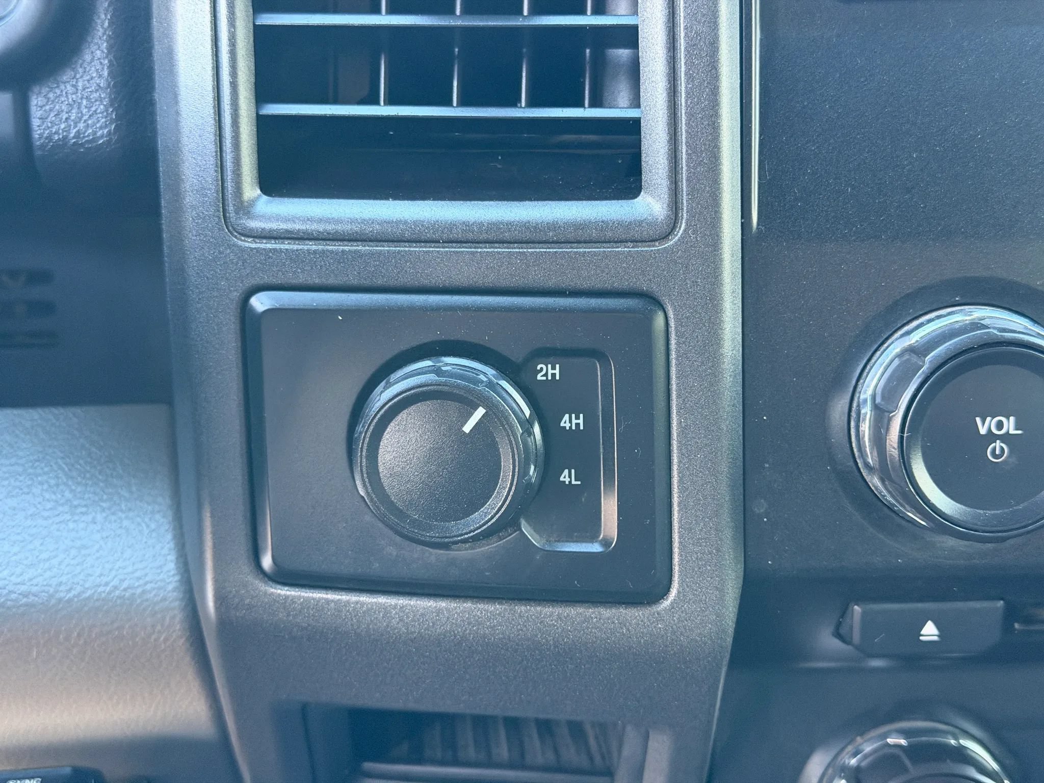 Used 2018 Ford F550 4x4 Crew Cab image 12