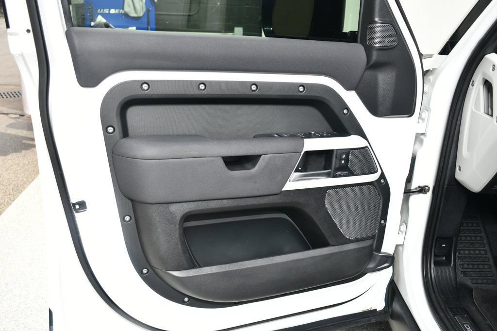 Used 2022 Land Rover Defender 110 X-Dynamic SE AWD/4WD image 23