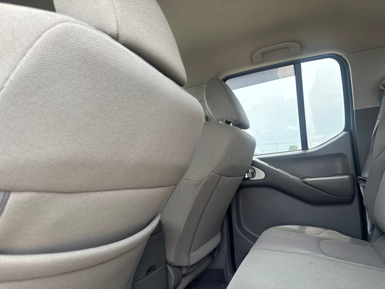 Certified 2020 Nissan Frontier SV w/ Midnight Edition Floor Mats RWD image 32