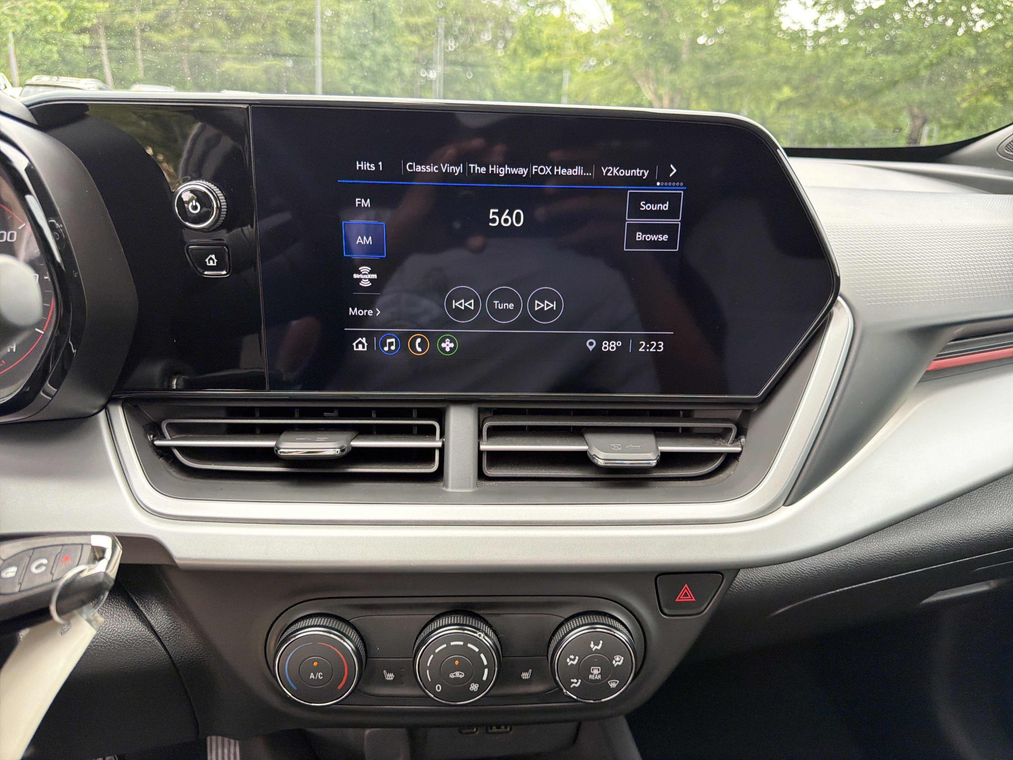 Used 2024 Chevrolet Trax RS FWD image 27