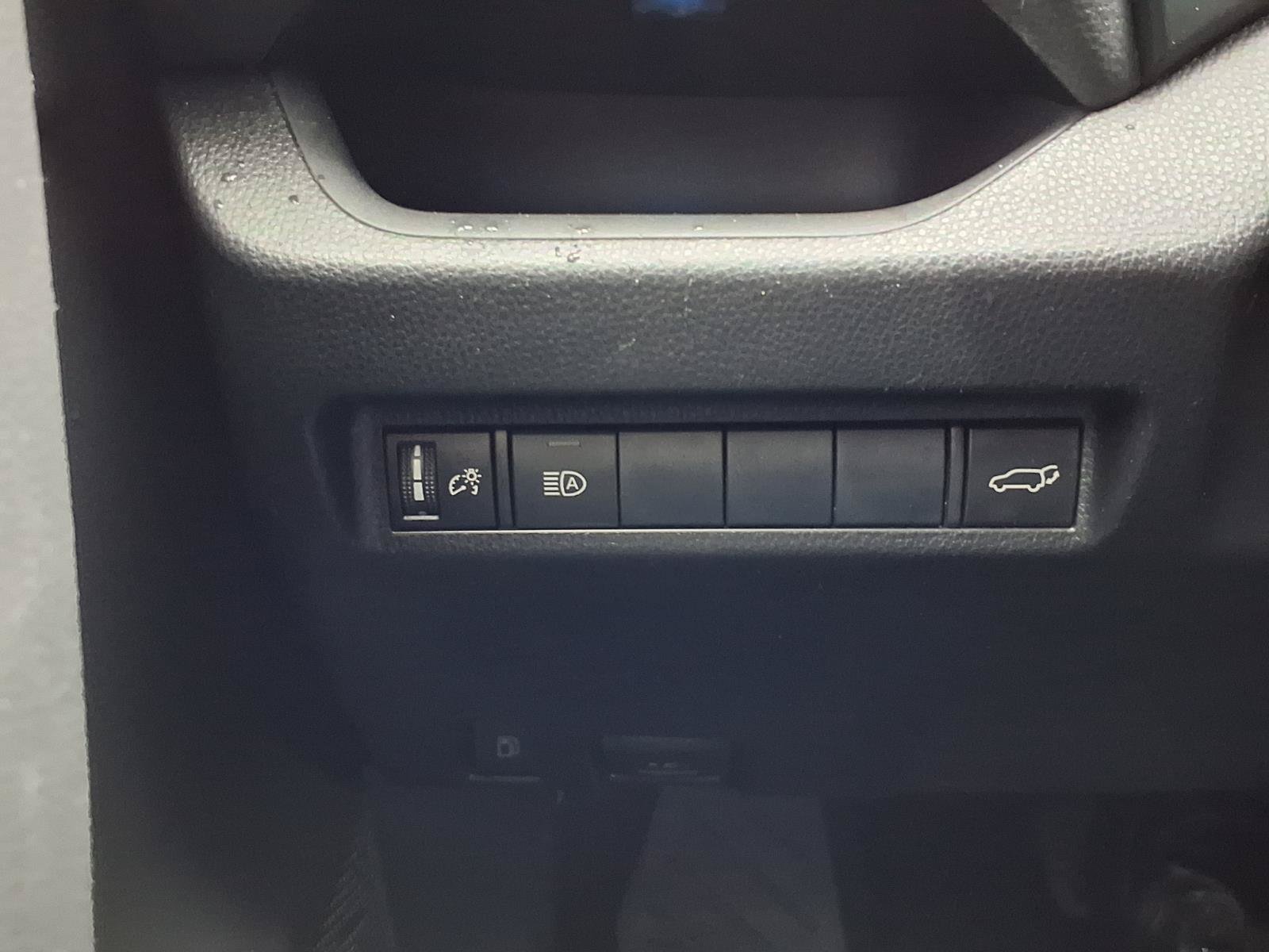 Used 2020 Toyota RAV4 XSE AWD/4WD image 10