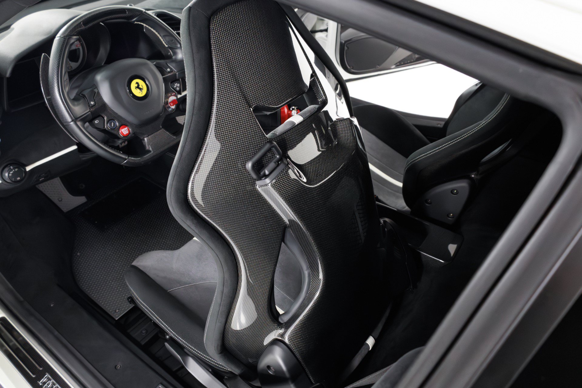 Used 2020 Ferrari 488 Pista Coupe RWD image 44