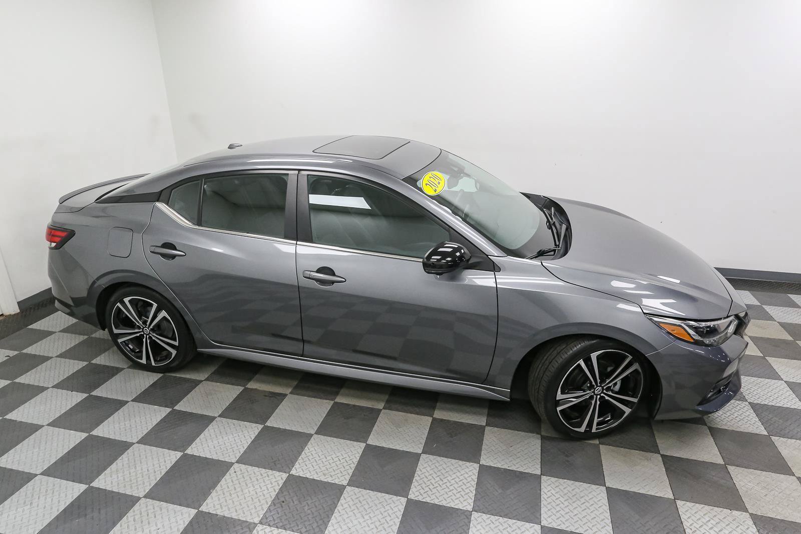 Used 2020 Nissan Sentra SR w/ Premium Package FWD image 5