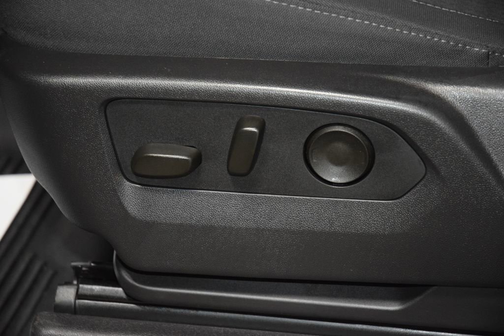 Used 2024 Chevrolet Silverado 2500 Custom w/ Custom Value Package image 32