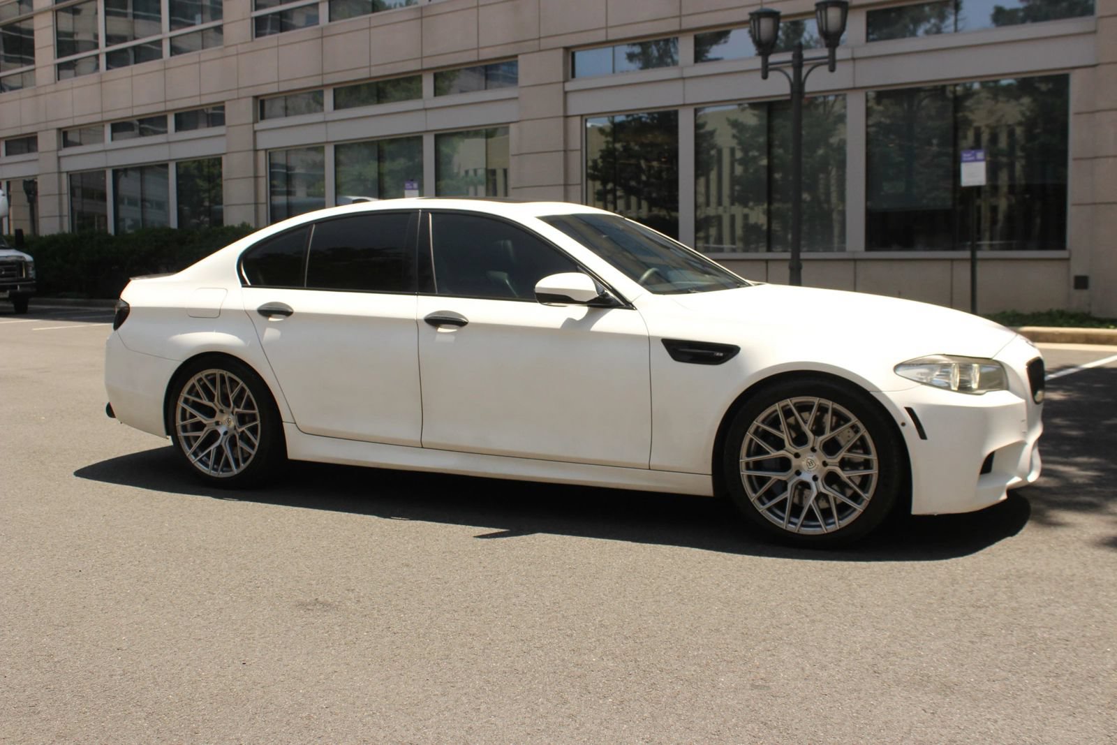 Used 2013 BMW M5 RWD image 2