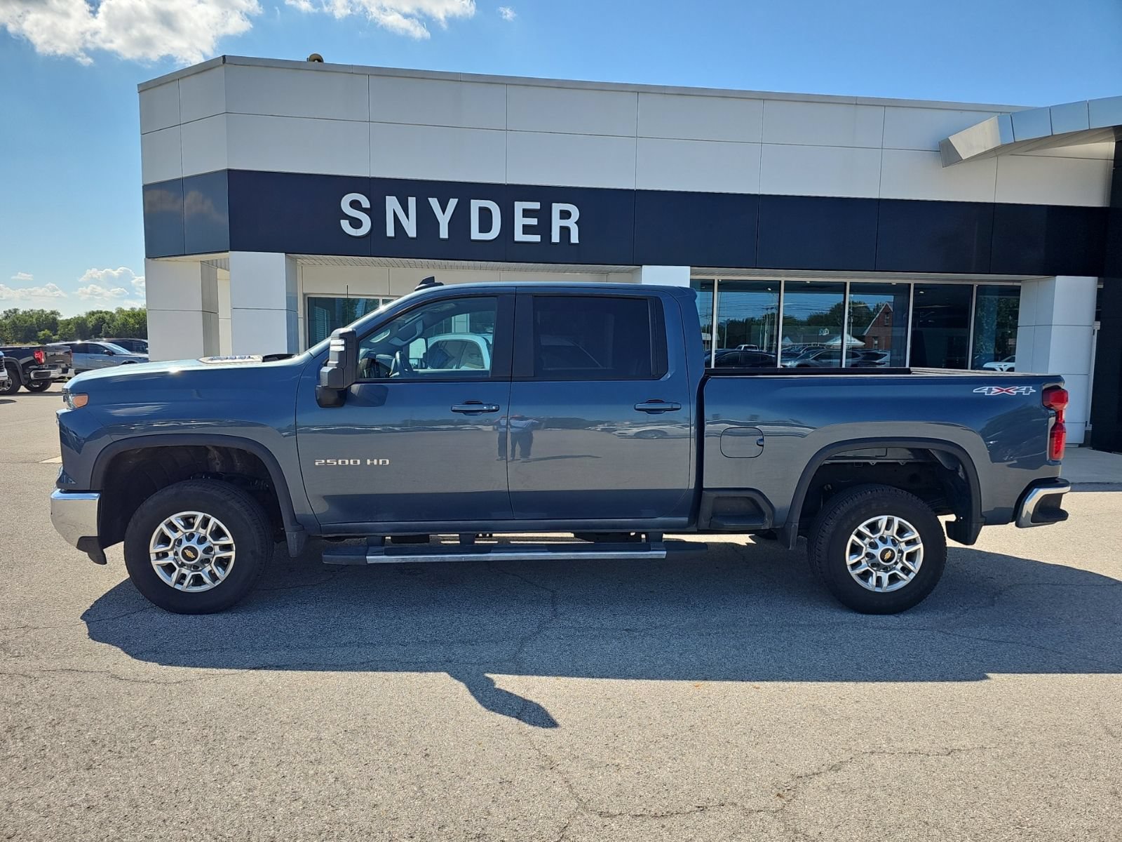 Used 2025 Chevrolet Silverado 2500 LT w/ Convenience Package AWD/4WD image 3