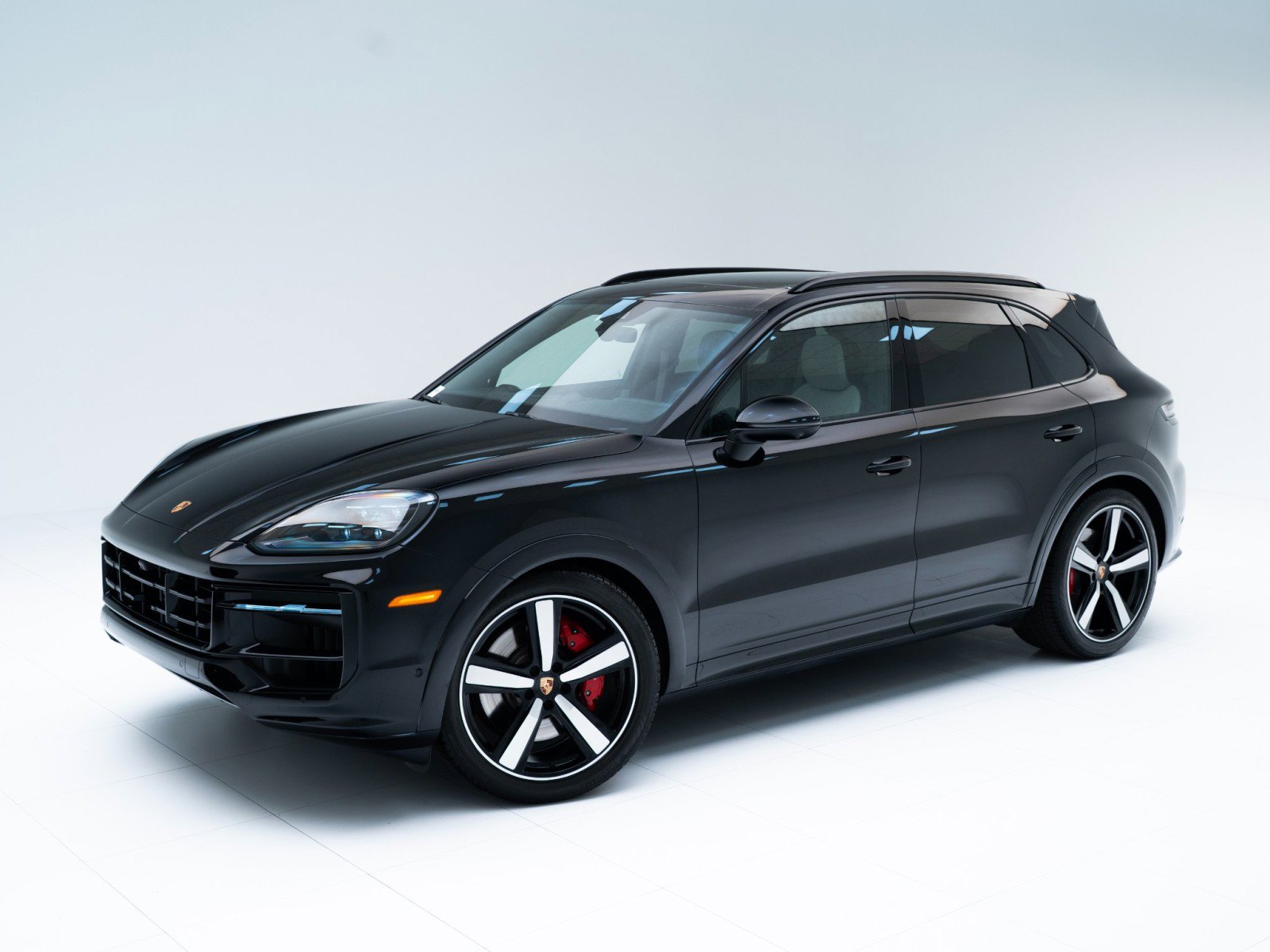 Certified 2025 Porsche Cayenne GTS image 1
