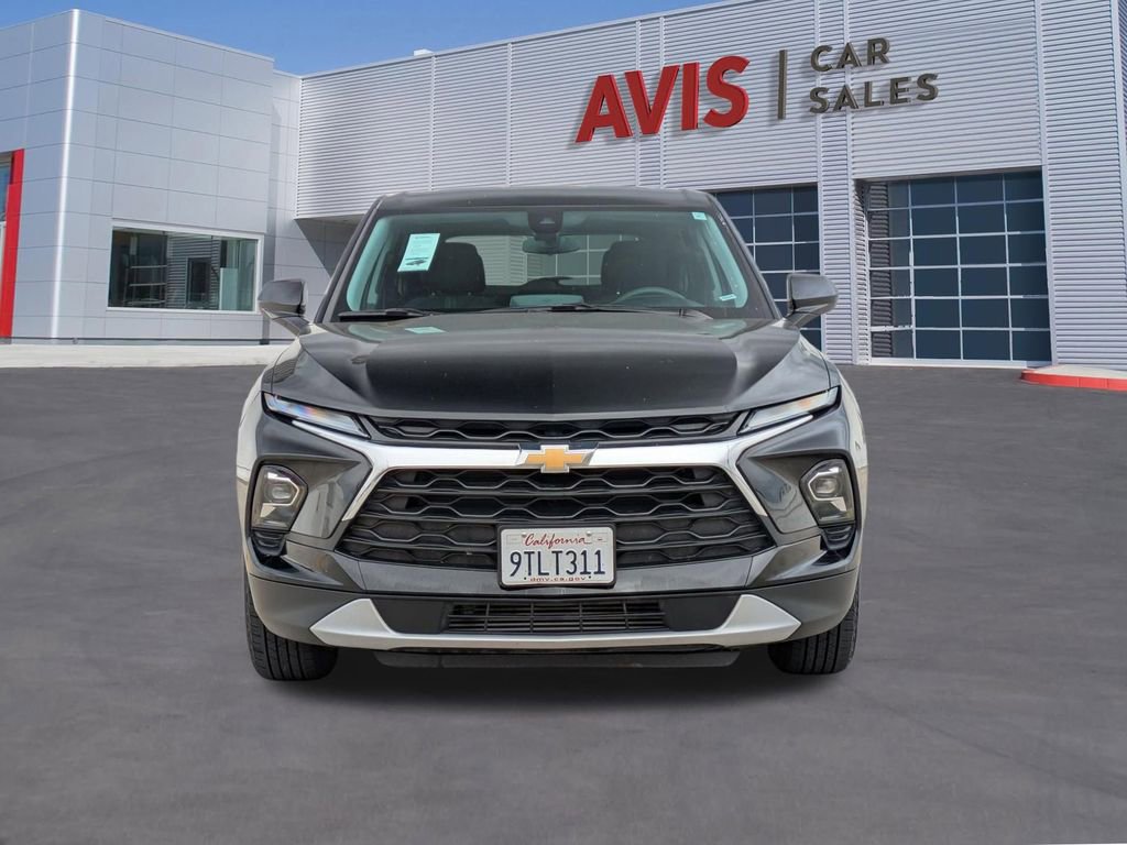 Used 2025 Chevrolet Blazer LT AWD/4WD image 2