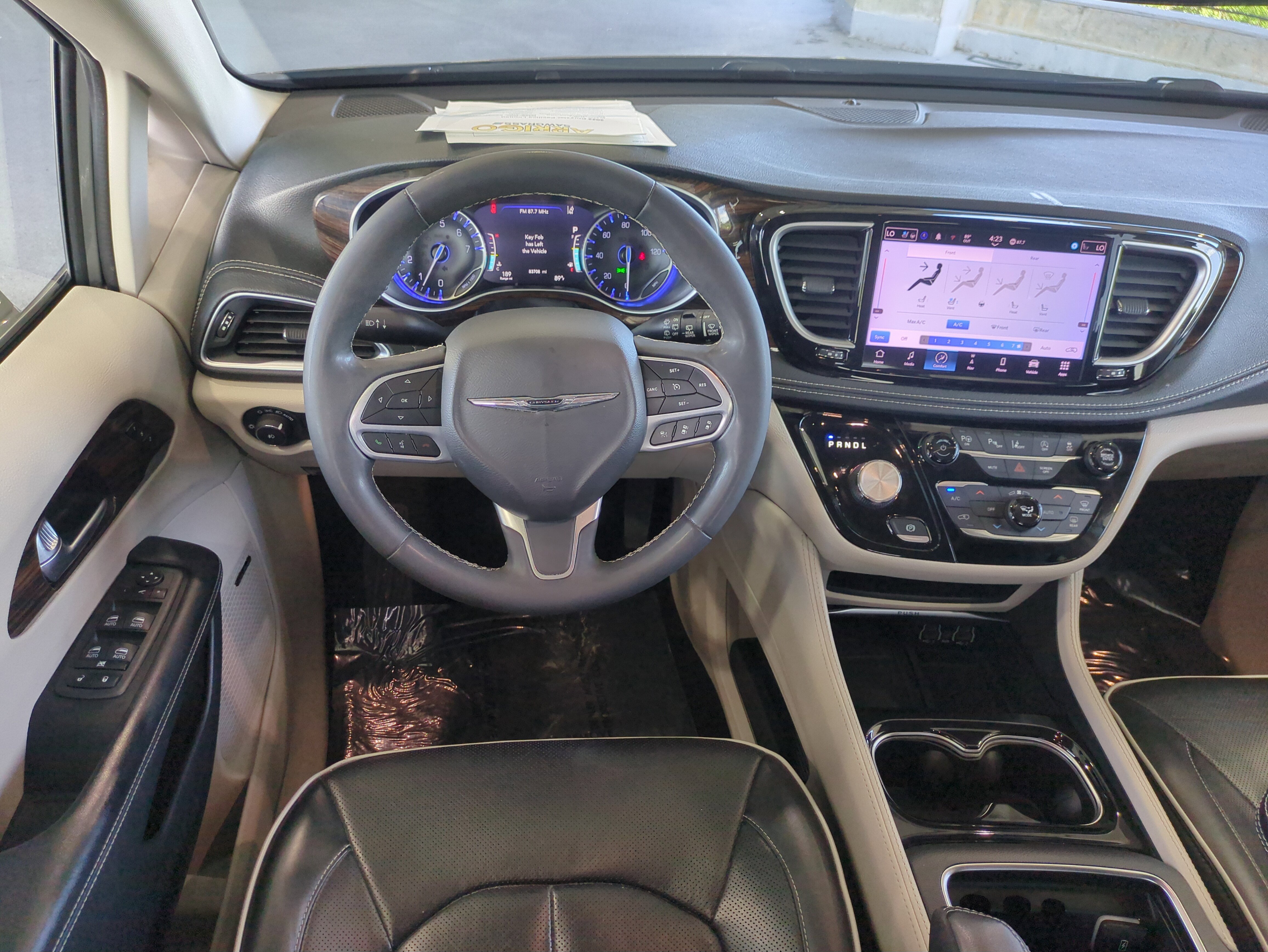 Used 2022 Chrysler Pacifica Limited FWD image 17