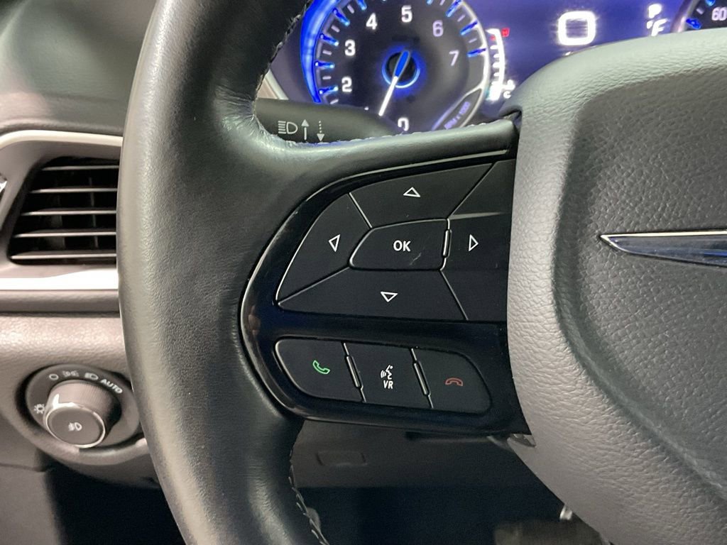 Used 2020 Chrysler Pacifica Touring-L w/ Advanced Safetytec Group AWD/4WD image 9