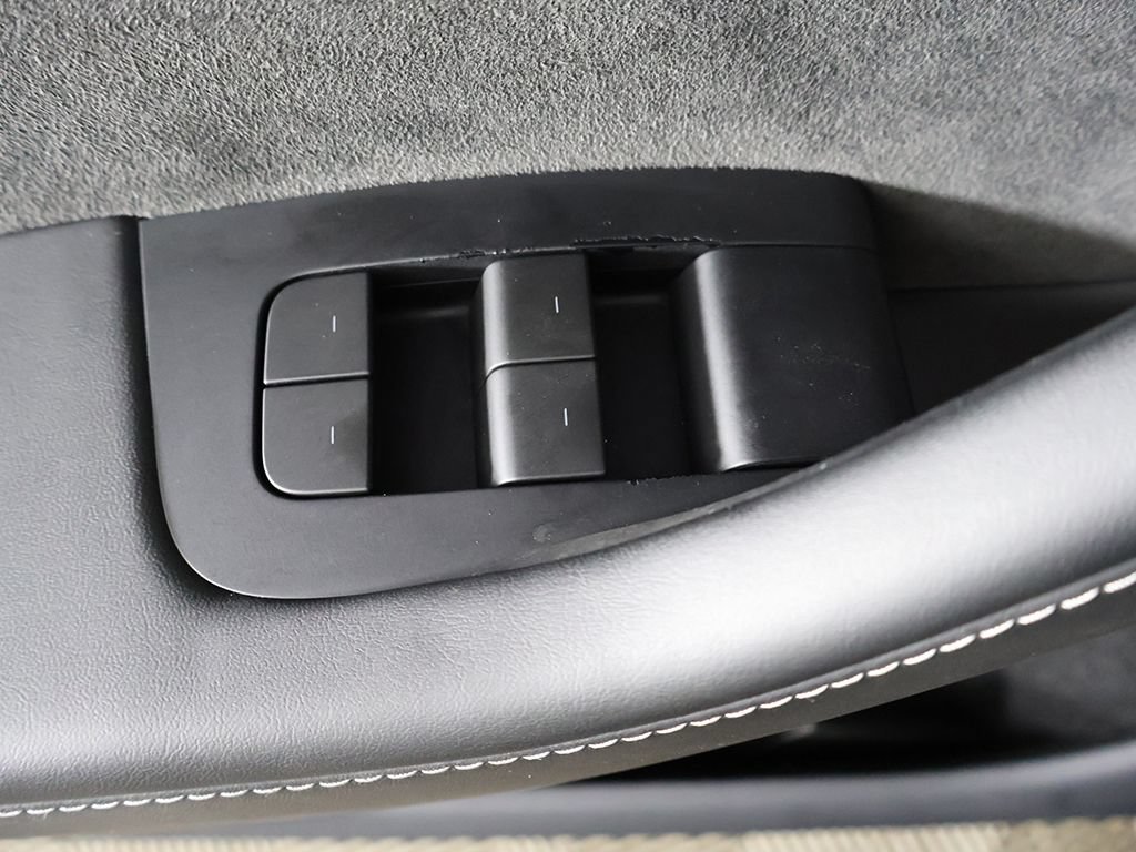Used 2023 Tesla Model Y AWD image 37