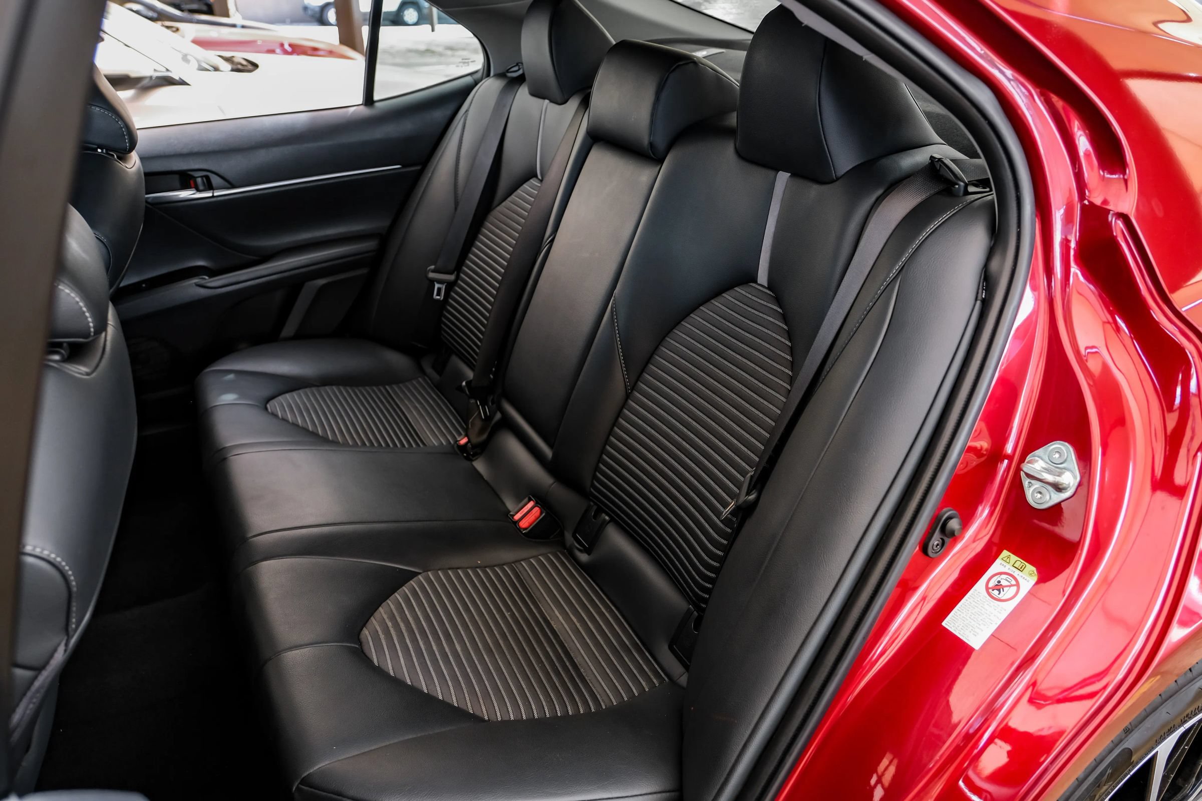 Used 2018 Toyota Camry SE FWD image 40