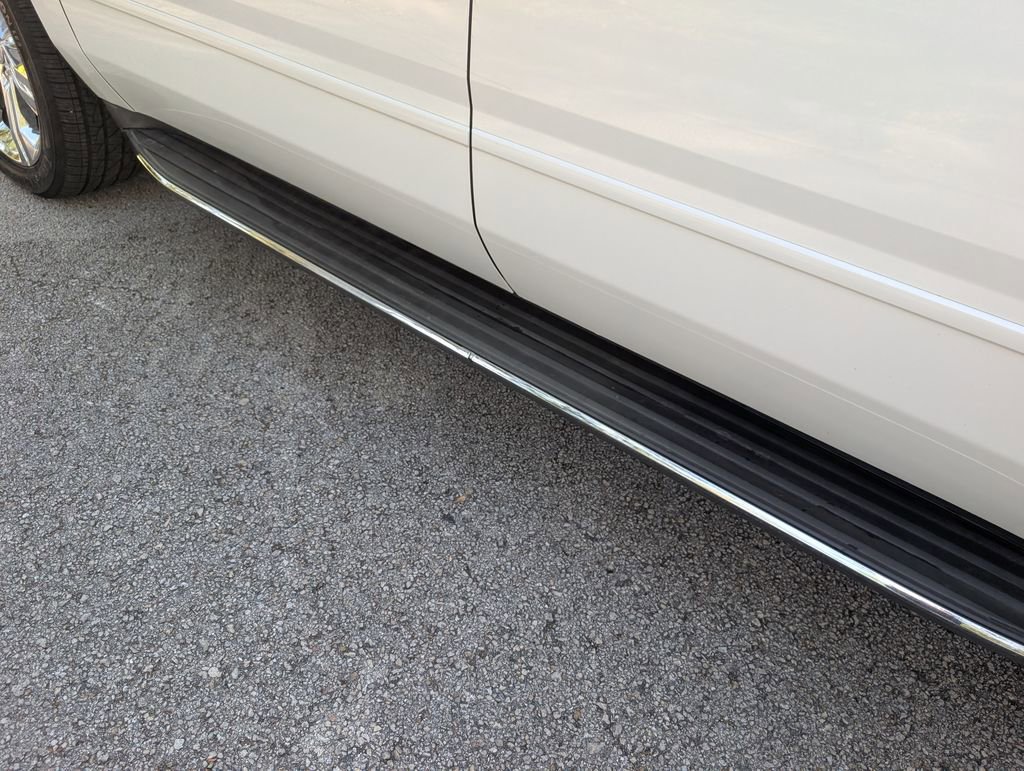Used 2017 Chevrolet Suburban Premier image 11