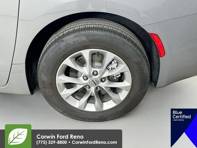 Used 2024 Chrysler Pacifica Touring-L AWD/4WD image 34