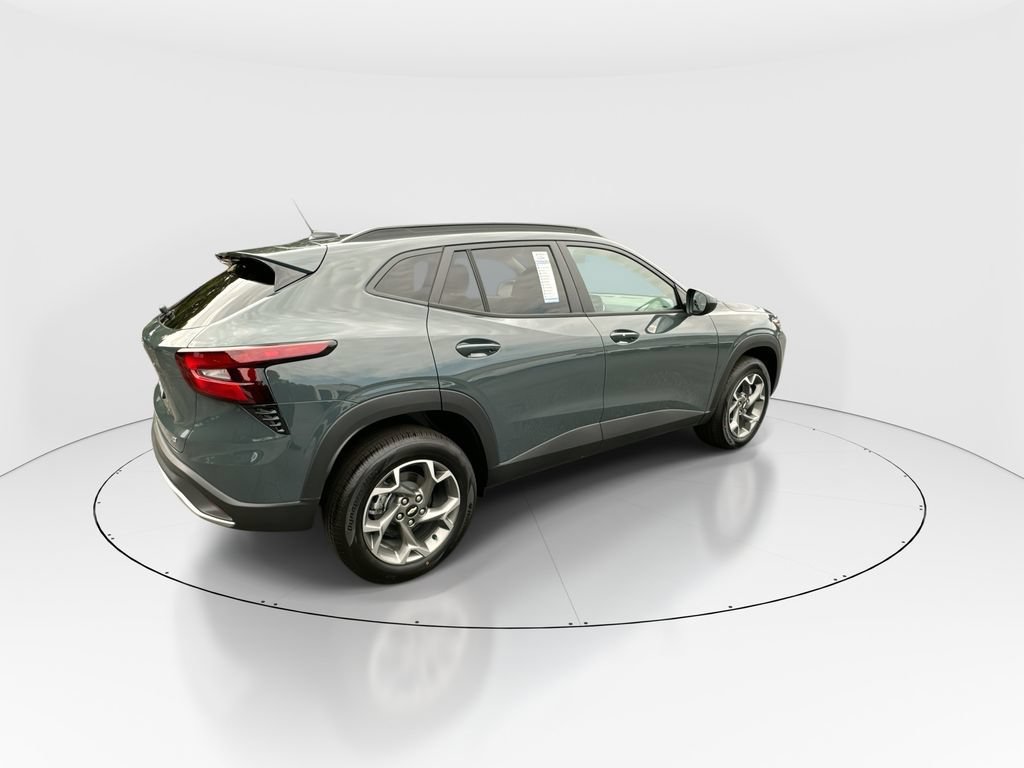 New 2026 Chevrolet Trax LT w/ LT Convenience Package FWD image 8