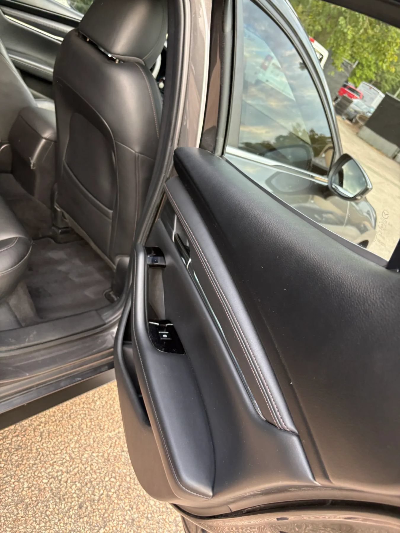 Used 2019 MAZDA MAZDA3 Hatchback w/ Preferred Package FWD image 31