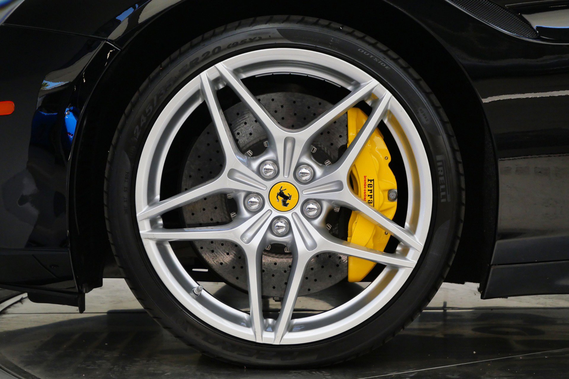 Used 2015 Ferrari California T RWD image 10