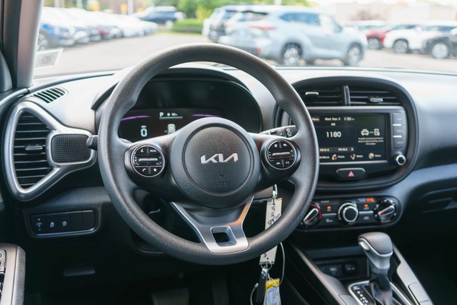 Used 2023 Kia Soul LX image 15