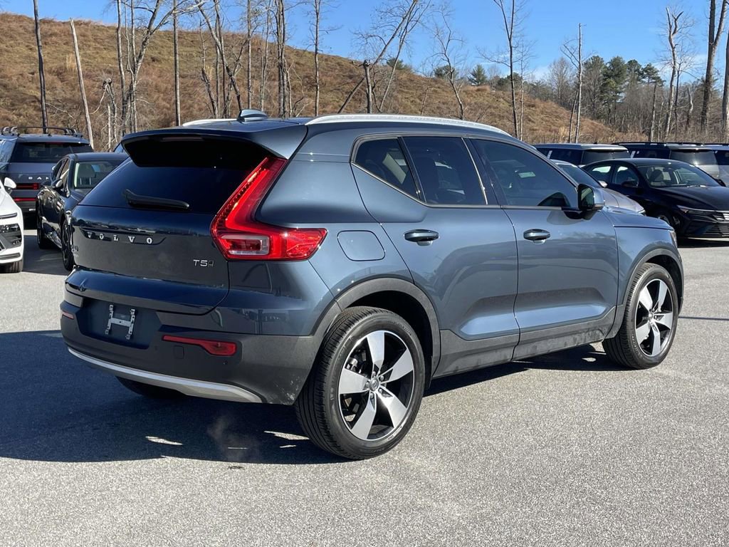 Used 2021 Volvo XC40 T5 Momentum w/ Premium Package image 28