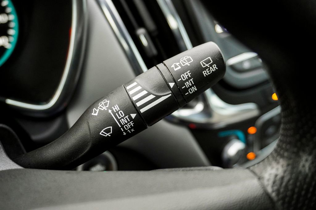 Used 2023 Chevrolet Equinox LS image 21