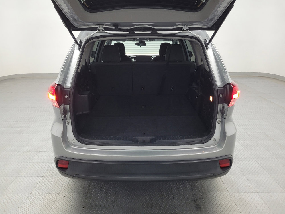 Used 2019 Toyota Highlander LE image 29