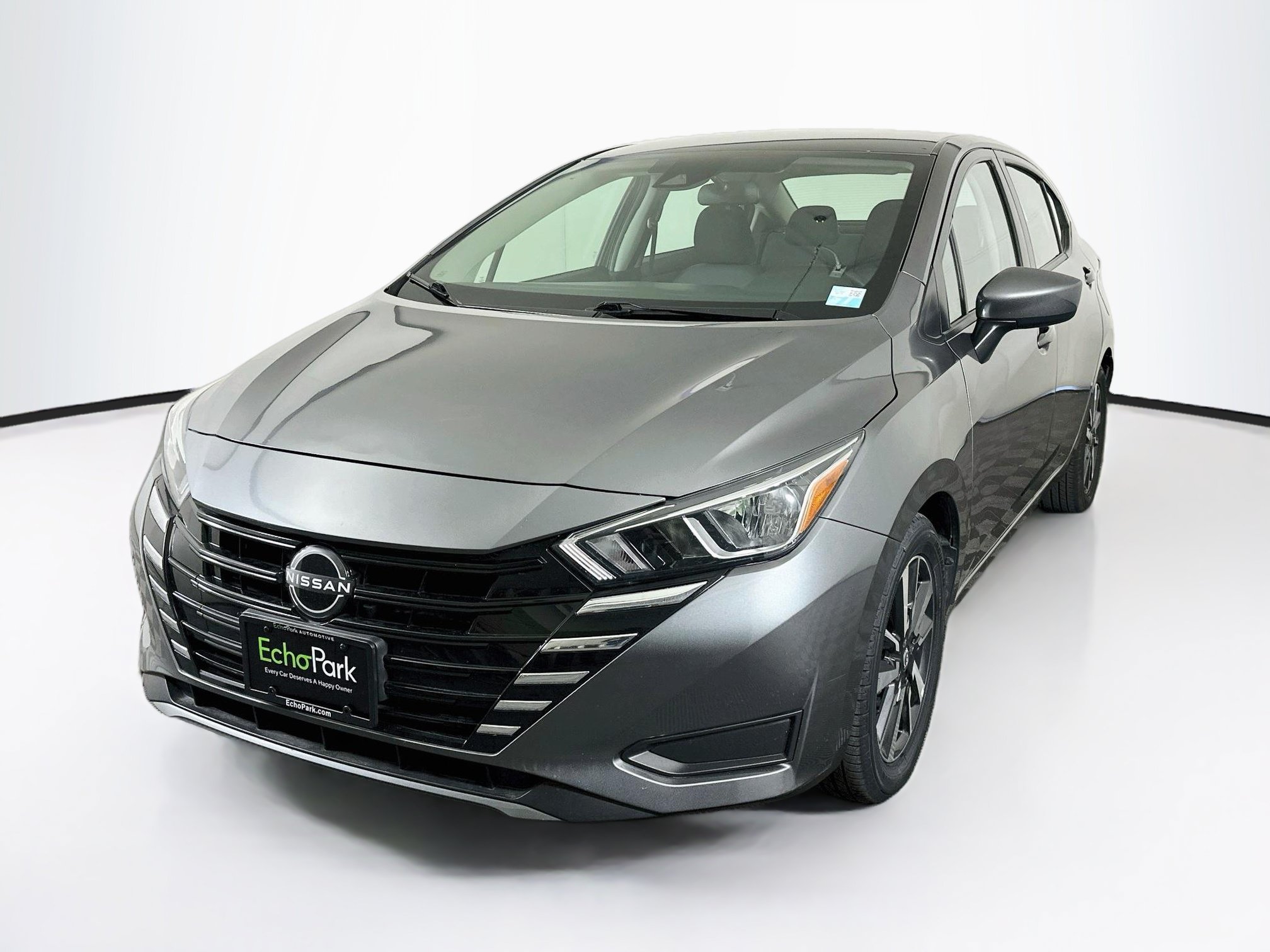 Used 2024 Nissan Versa SV FWD image 3