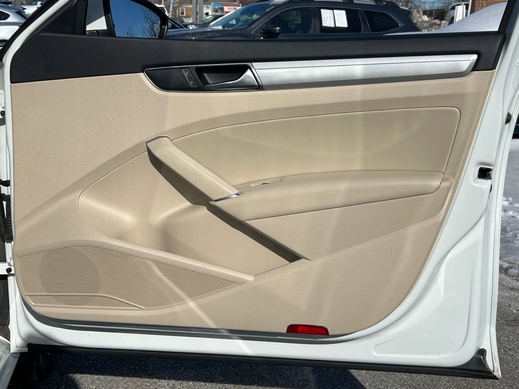 Used 2019 Volkswagen Passat 2.0T Wolfsburg image 10