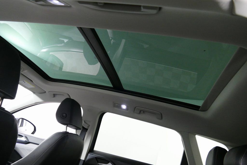 Used 2024 Volkswagen Taos SEL image 21