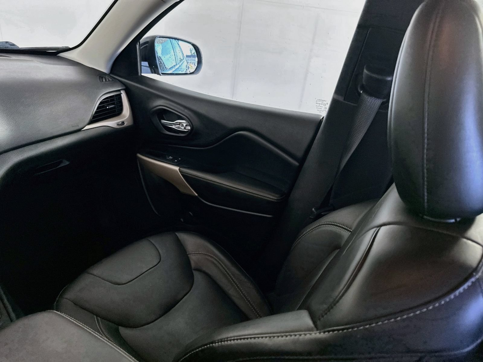 Used 2018 Jeep Cherokee Limited AWD/4WD image 23