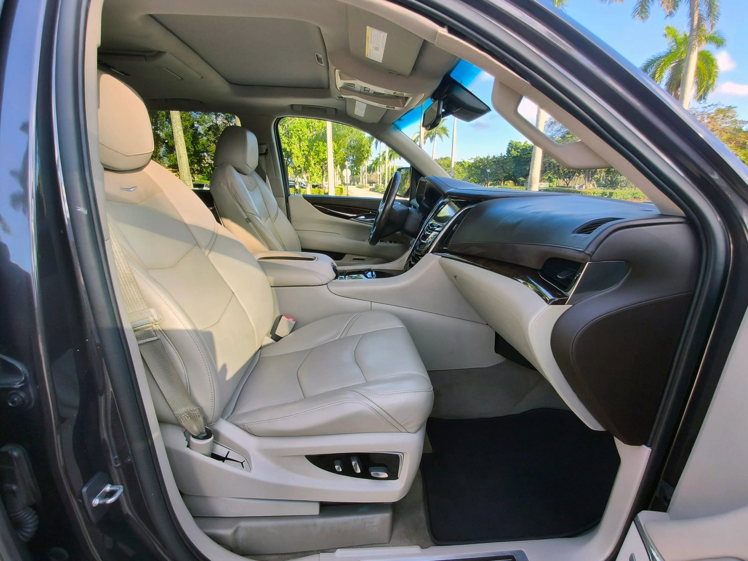 Used 2016 Cadillac Escalade Luxury image 40