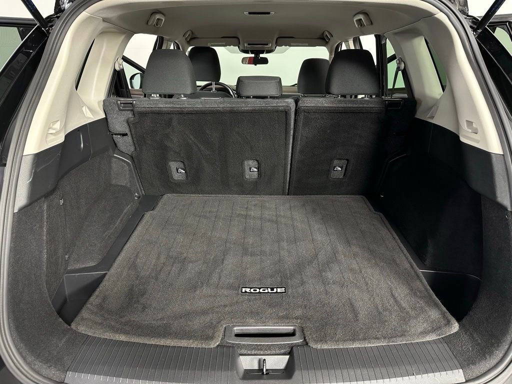 Used 2023 Nissan Rogue S image 17