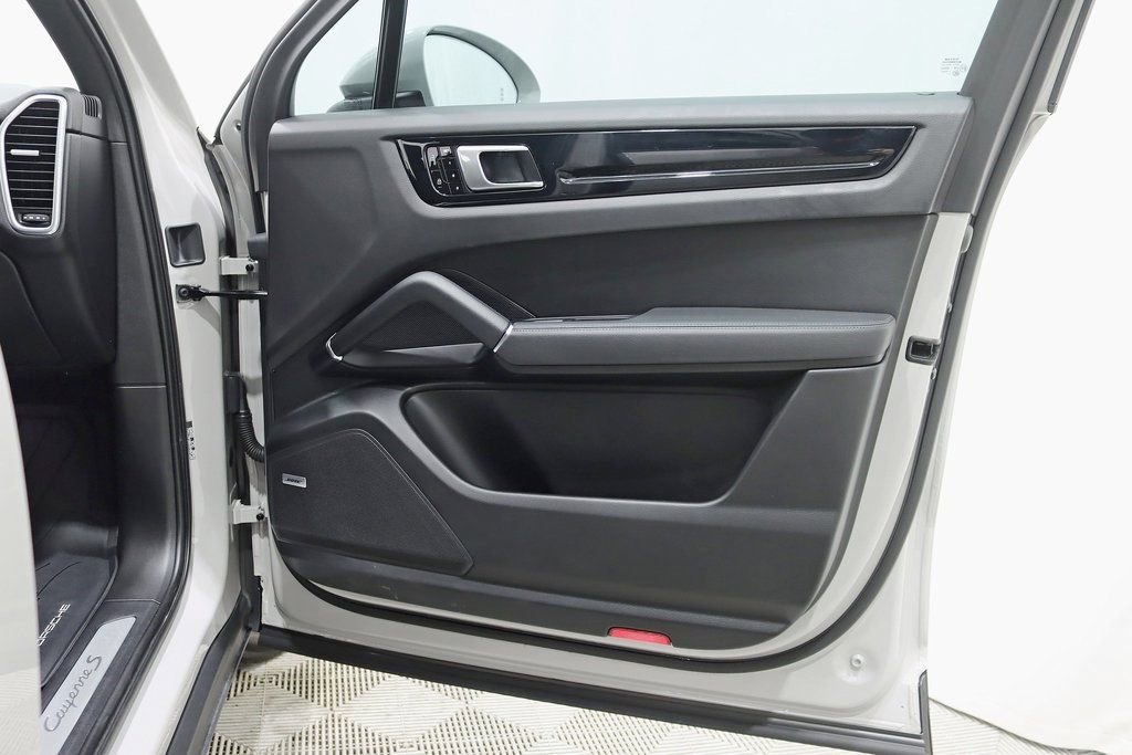 Used 2021 Porsche Cayenne S image 35