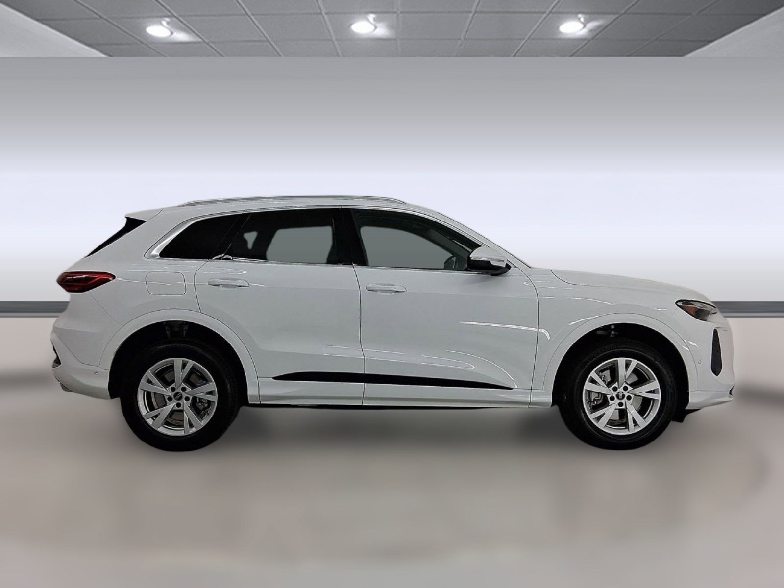 Certified 2025 Audi Q5 Premium w/ Convenience Package image 8