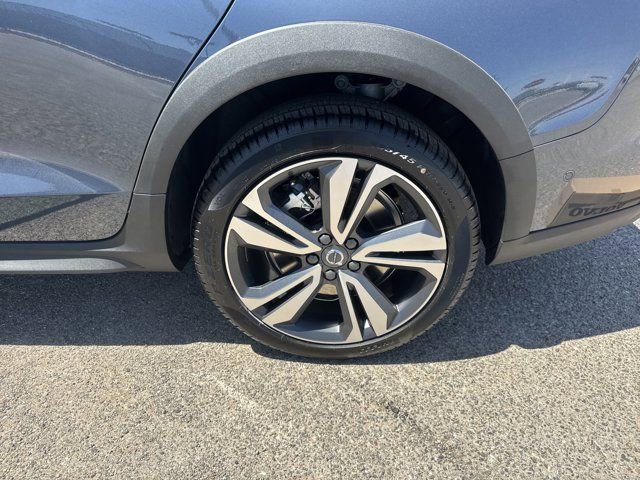 New 2025 Volvo V60 B5 Cross Country Plus w/ Protection Package Premier image 9