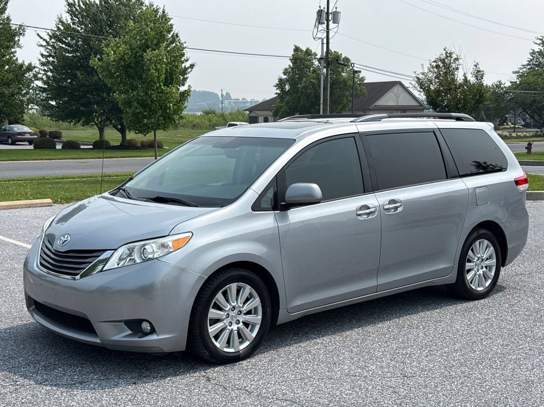 Used 2014 Toyota Sienna XLE AWD/4WD image 3
