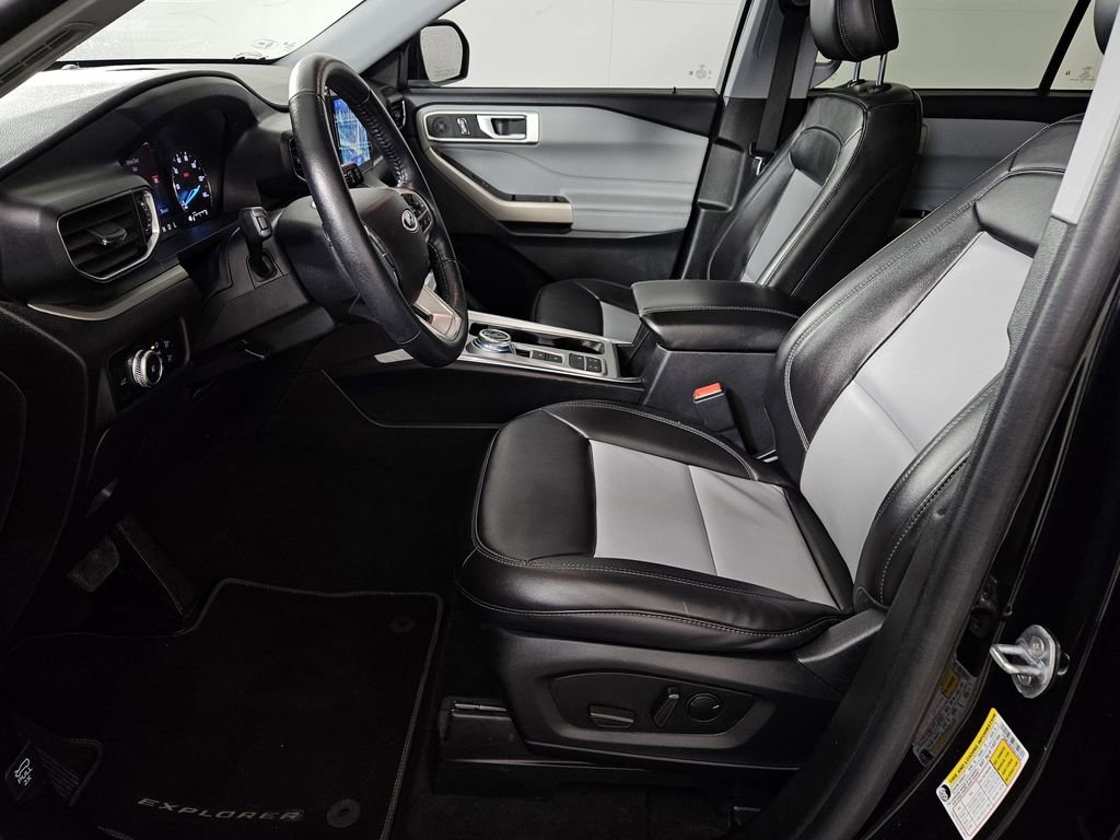 Used 2023 Ford Explorer XLT w/ Equipment Group 202A image 23