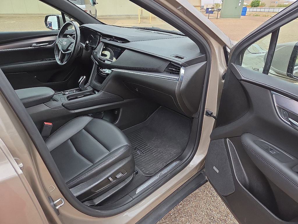 Used 2023 Cadillac XT5 Luxury w/ LPO, Floor Liner Package FWD image 11