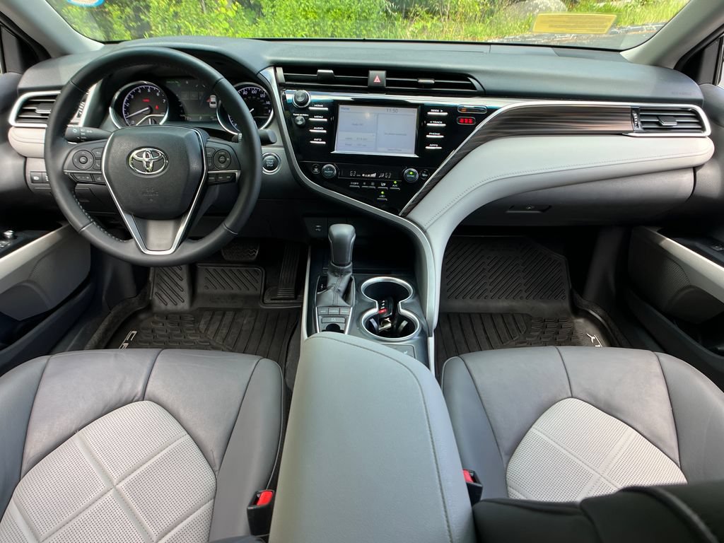 Used 2018 Toyota Camry XLE FWD image 12