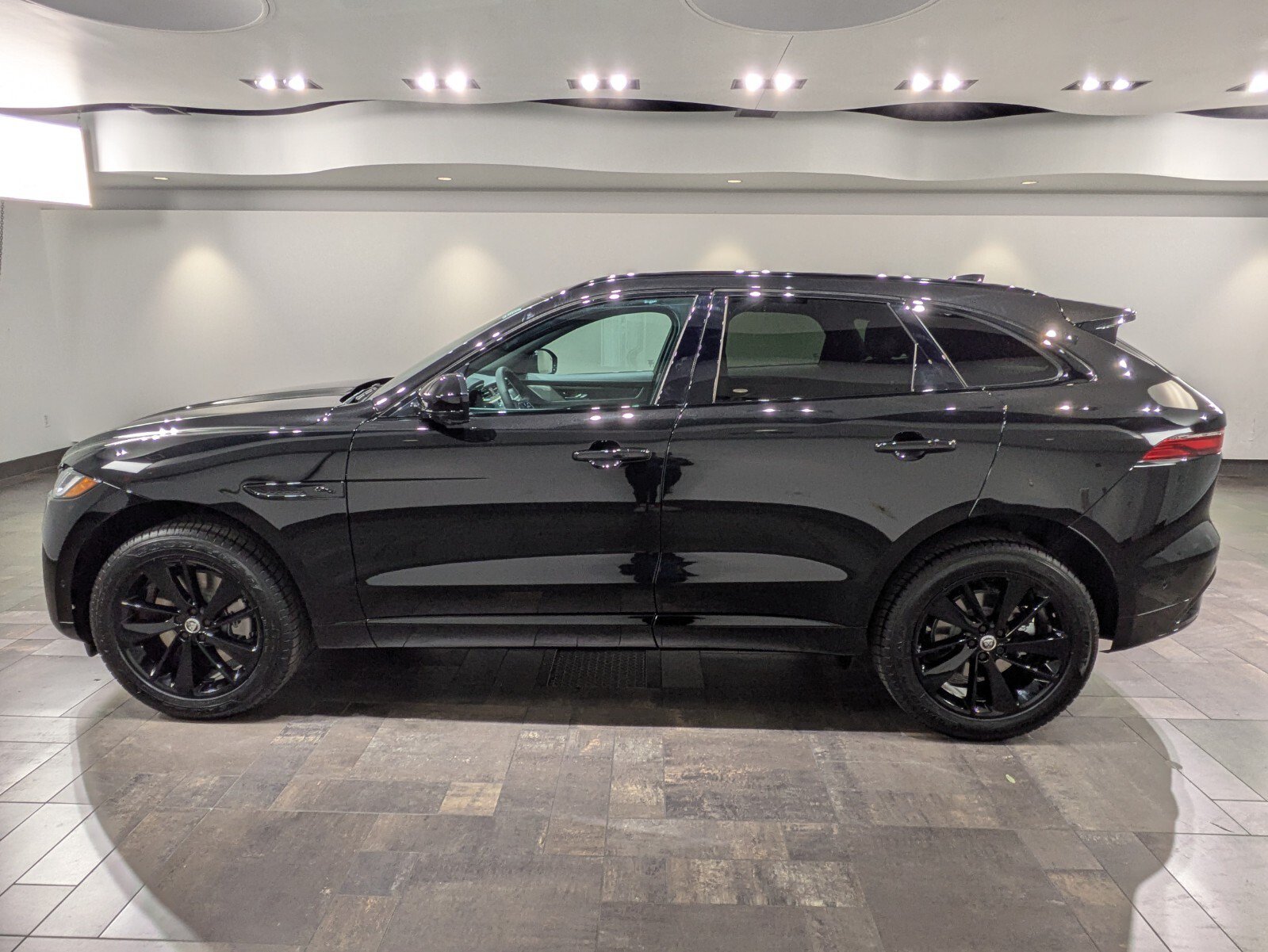 New 2026 Jaguar F-PACE R-Dynamic S AWD/4WD image 3