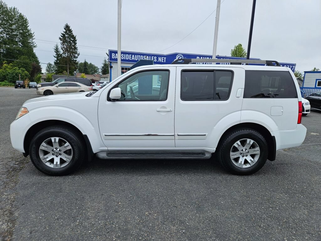 Used 2008 Nissan Pathfinder LE AWD/4WD image 2