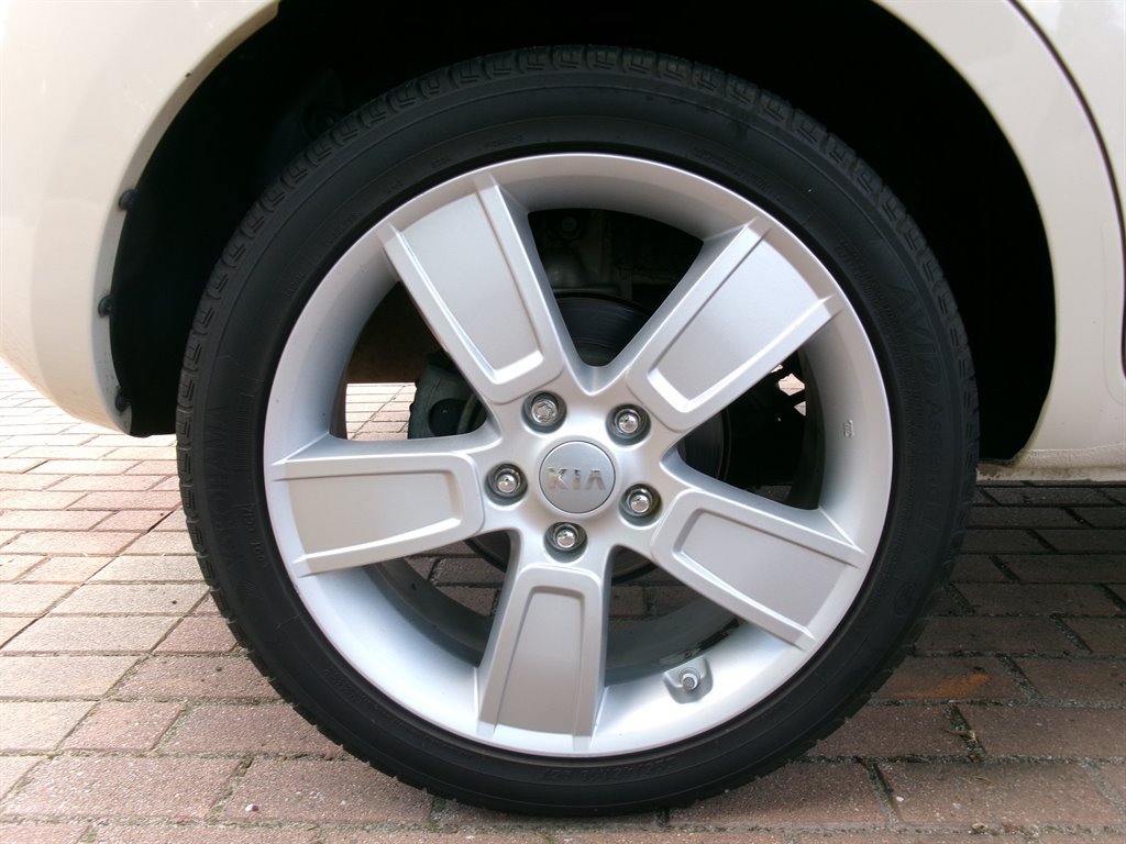Used 2011 Kia Soul ! FWD image 38