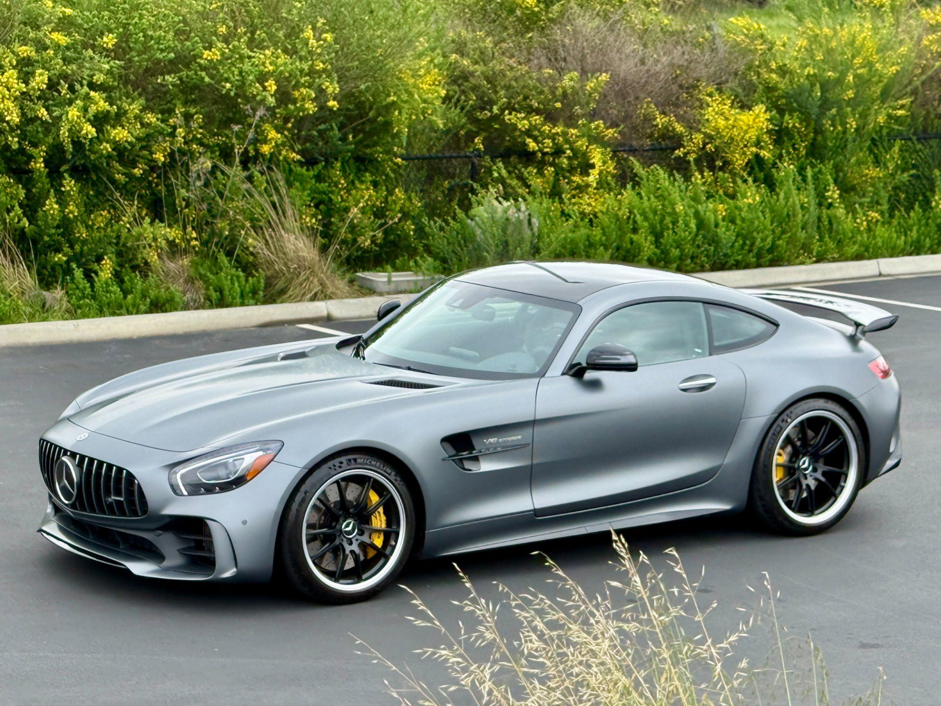 Used 2018 Mercedes-Benz AMG GT R image 1