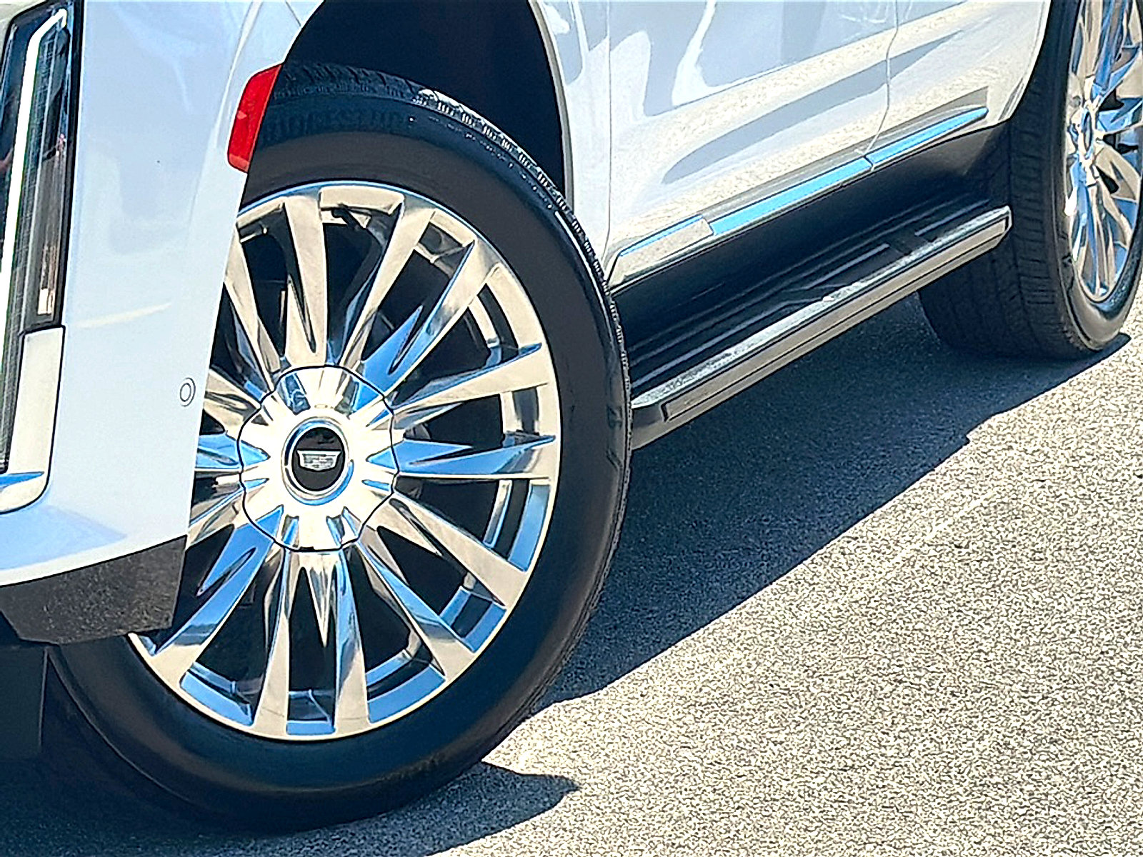 Used 2021 Cadillac Escalade Premium Luxury AWD/4WD image 3